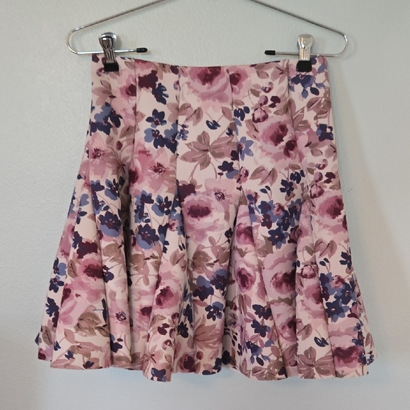 Lauren Conrad Runway Pink Floral Scuba Knit Skirt Size 8 - Picture 1 of 7